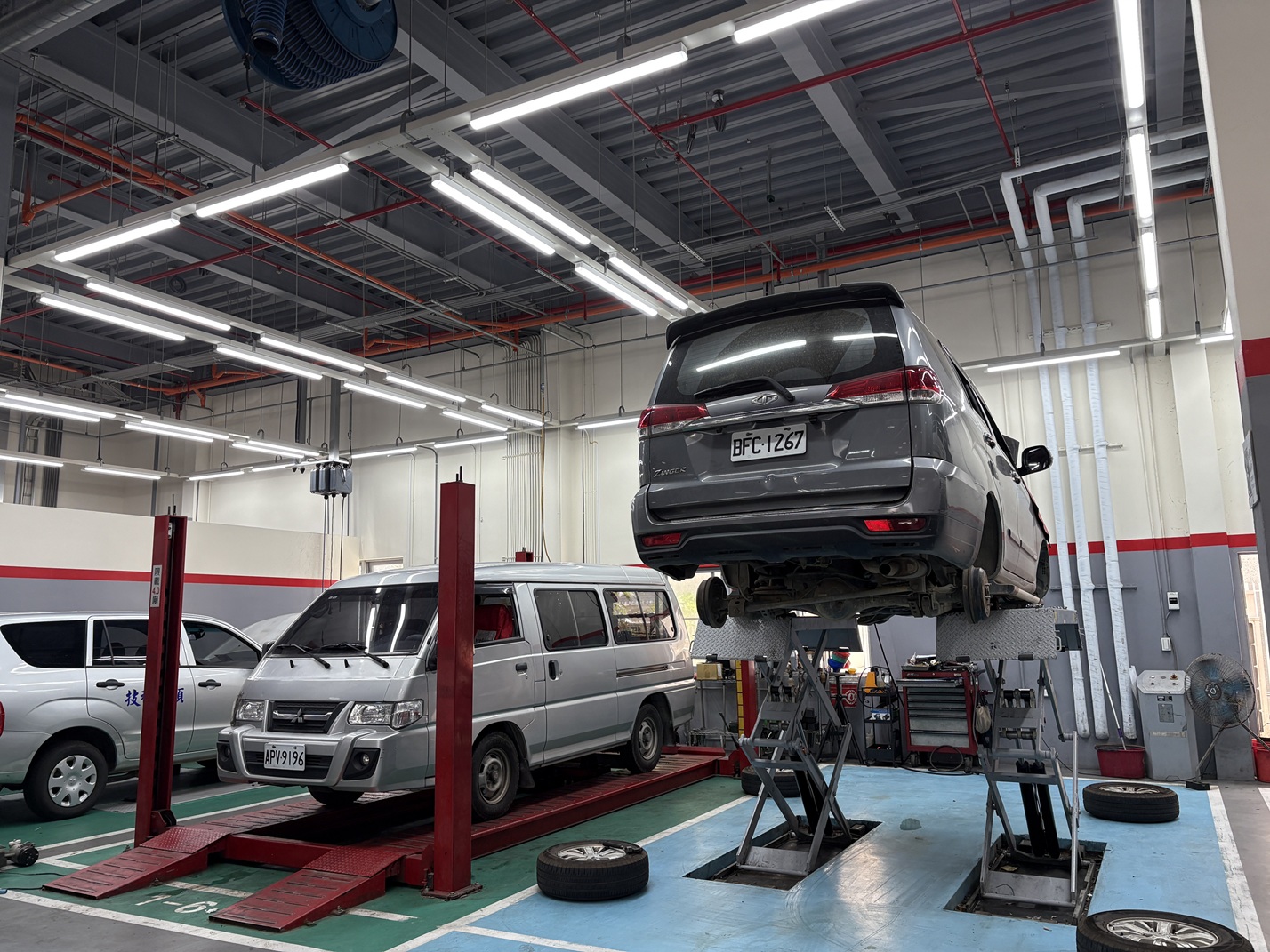 中華三菱返廠台數逾60萬台，因應車輛進出服務廠頻繁，加大服務廠維修區域與客休空間